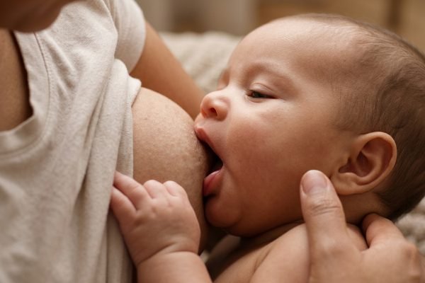 6 - Pega na amamentação sinais de que o bebê está mamando bem